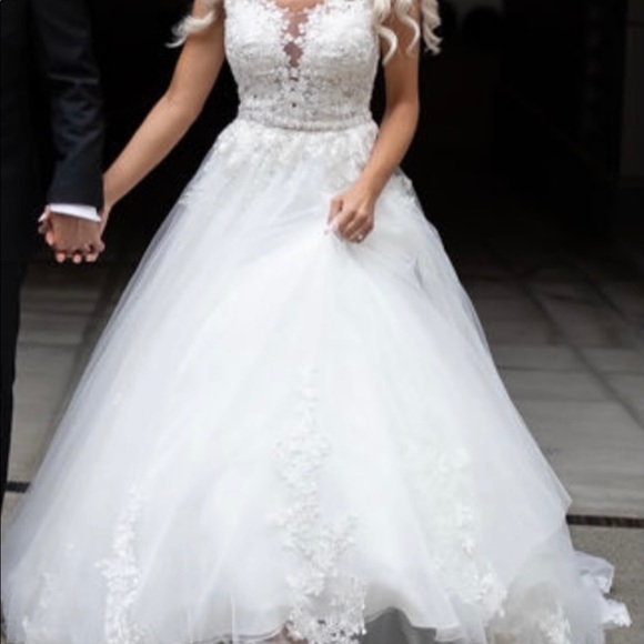 Essence of Australia A line wedding drss sz 4, includes long veil&removable belt - Picture 3 of 11